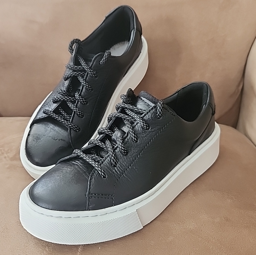 Clarks Hero Lite Lace Black Hi Shine Leather Sneaker women Size 6.5 m